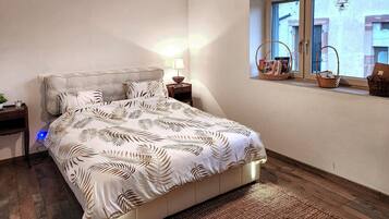 2 bedrooms, travel cot