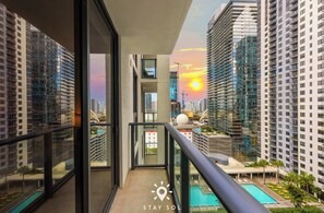 Property grounds - Downtown Retreat | Pools, Spa & Lounges | Miami (Miami)