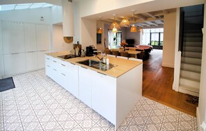 Refrigerador, horno, parrilla de estufa y lavavajillas