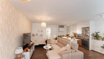 Smart TV, books, stereo