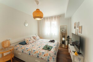 3 bedrooms, desk, iron/ironing board, free WiFi - Modern Apartment with swimming pool, 5 minutes from the beach in Málaga (Málaga)