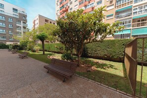 Property grounds - Modern Apartment with swimming pool, 5 minutes from the beach in Málaga (Málaga)