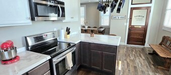 Beautiful 5BR/3BA Home + Game Room + Fire Pit, Prime Location