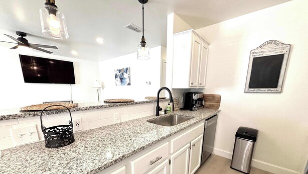 Coffee/tea maker, fridge, microwave, oven - Humble Haven - 2BR/1BA - Close to Hospitals (Lubbock)