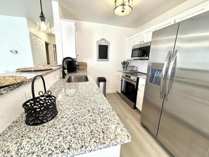 Fridge, microwave, oven, stovetop - Humble Haven - 2BR/1BA - Close to Hospitals (Lubbock)