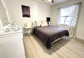 2 slaapkamers, een strijkplank/strijkijzer, wifi, beddengoed