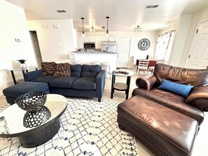 TV, offices - Humble Haven - 2BR/1BA - Close to Hospitals (Lubbock)