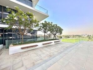 Terrace/patio - Bright and Airy 2BR Full Park View (Dubai)