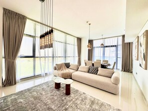 TV - Bright and Airy 2BR Full Park View (Dubai)