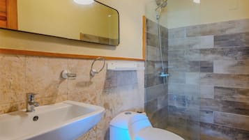 Classic Apartment, City View | Bathroom