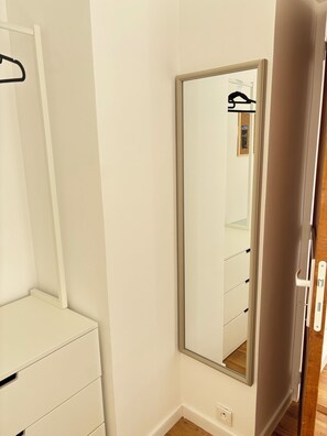 Interior - Bright apartment in the center of Versailles, 5 minutes from the Château! (Versailles)