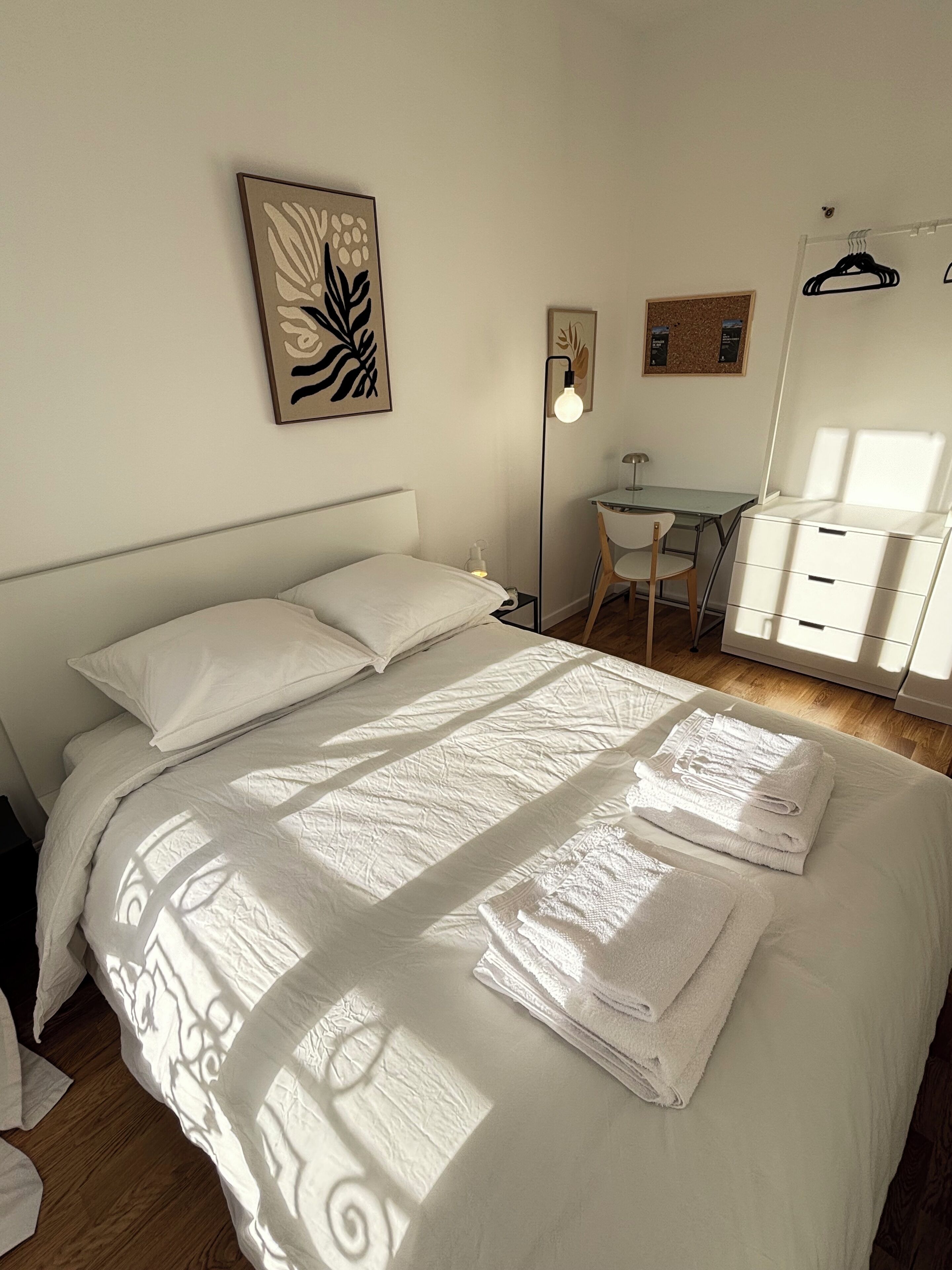 1 soverom, skrivebord, strykejern/-brett og wi-fi (inkludert)