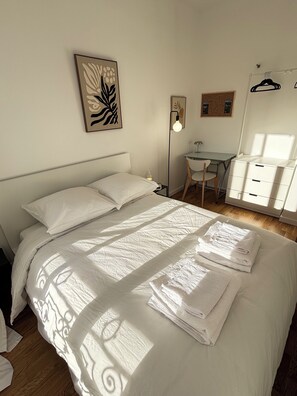 1 sovrum, skrivbord, strykjärn/strykbräda och gratis wi-fi