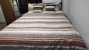 2 chambres, fer et planche à repasser, Wi-Fi, draps fournis