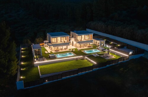 Estellar Villas, heated pool, jacuzzi,gym,sea view,50met.from a sandy beach