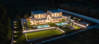 Estellar Villas, heated pool, jacuzzi,gym,sea view,50met.from a sandy beach