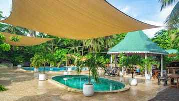 2 kolam renang outdoor