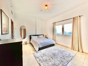 1 bedroom, iron/ironing board, WiFi, bed sheets - Chic 1BR with the City Views (Dubai)