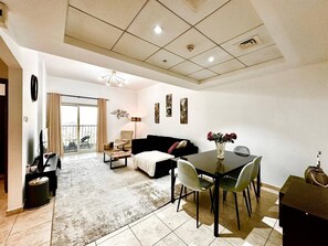 TV - Chic 1BR with the City Views (Dubai)