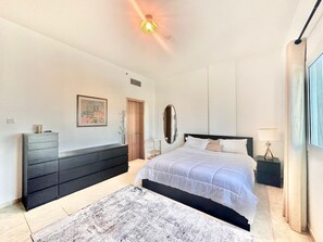 1 bedroom, iron/ironing board, WiFi, bed sheets - Chic 1BR with the City Views (Dubai)