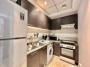 Private kitchen - Chic 1BR with the City Views (Dubai)