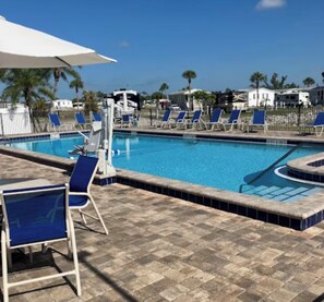 Outdoor pool - Fantastic 2-bedroom mobile home with AC in Fort Myers Beach (Fort Myers Beach)