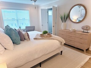 3 bedrooms, WiFi, bed sheets - Coastal Retreat/1 Mile to Beach/Pool/Golf Cart Available (Panama City Beach)