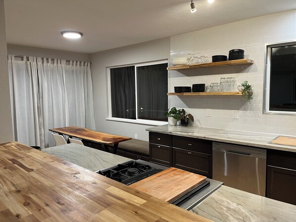 Private kitchen - Bright and modern 3 bedroom house in charming Newcastle (Newcastle)