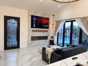 Lobby - Heated Pool + EV Charger • Near Disney & Great Wolf  Central OC (Santa Ana)