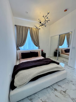3 bedrooms, iron/ironing board, WiFi, bed sheets
