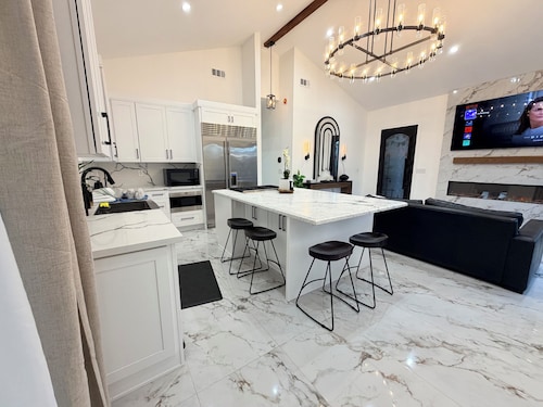 Pool + EV Charger • Near Disney & Great Wolf  Central OC