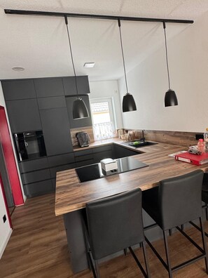 Kühlschrank, Ofen, Herdplatte, Geschirrspüler