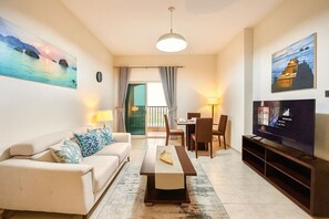 TV - Spacious 1BR Apartment Community View (Dubai)