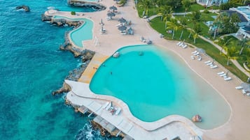 Comfort Apartment, 2 Bedrooms, Pool View | Free WiFi