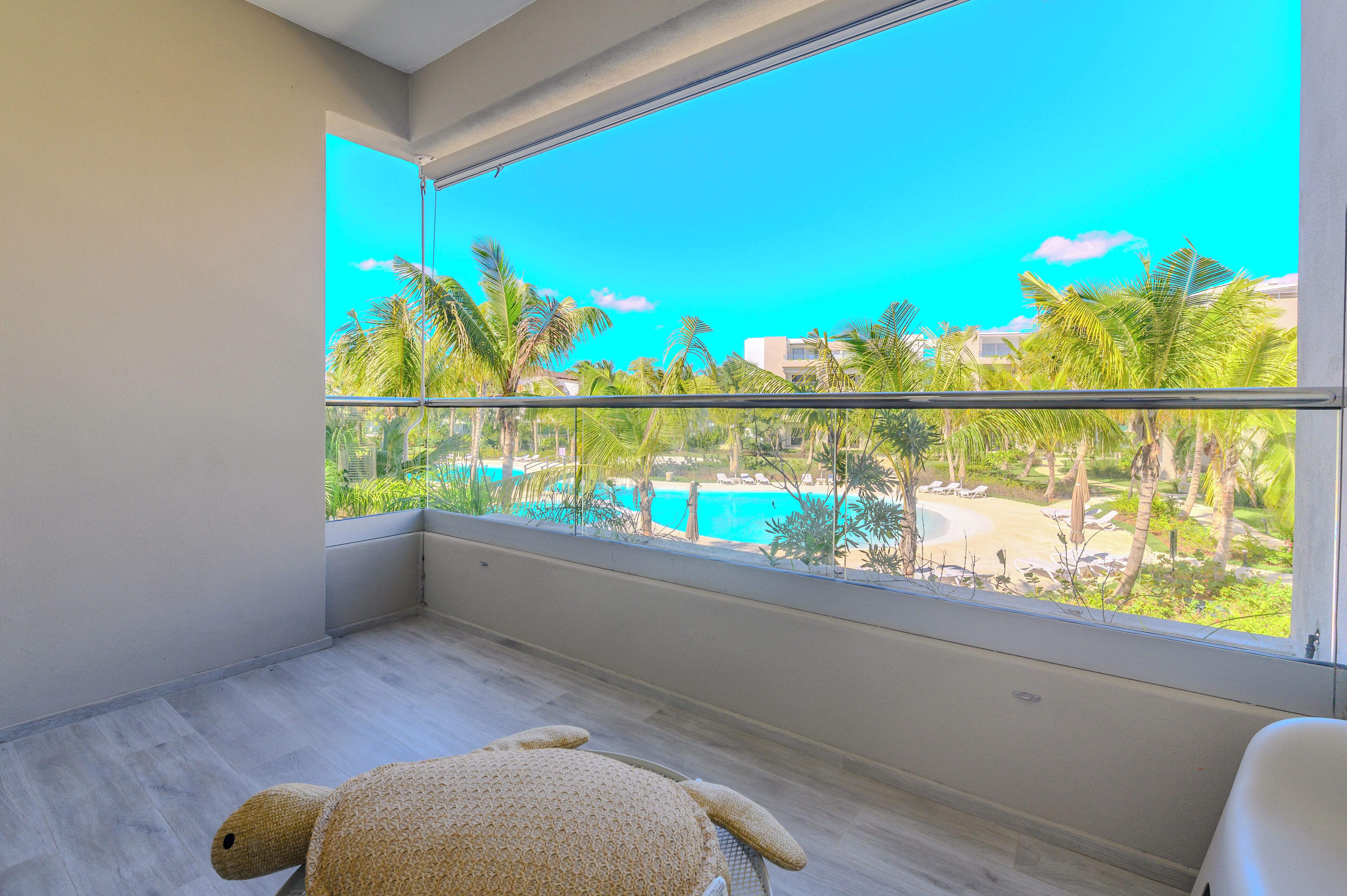 舒适公寓, 泳池景观 | 露台