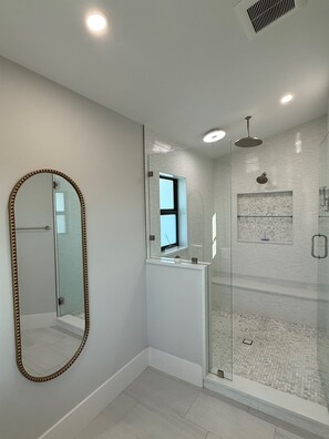 Shower, hair dryer, towels - NEW! Gorgeous Waterfront Pool Home, Outdoor BBQ Kitchen, 2 Large Patios & Dock (Marco Island)