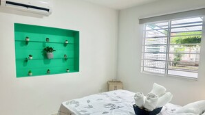 2 habitaciones, tabla de planchar con plancha, wifi y ropa de cama 