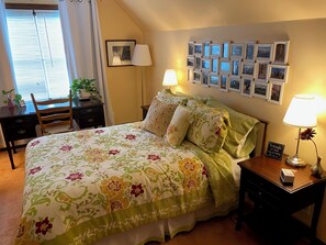 1 bedroom, desk, iron/ironing board, free WiFi - Cozy private bedroom with bath in tranquil Overland Park (Overland Park)