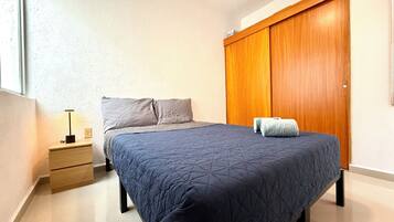 2 bedrooms, iron/ironing board, Internet, bed sheets