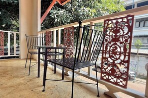 Outdoor dining - Aueang Lanna Hotel (Chiang Mai)