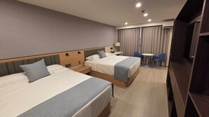 Deluxe Twin Room | In-room safe, blackout drapes, iron/ironing board, free WiFi - Plaza Court Hotel (Georgetown)