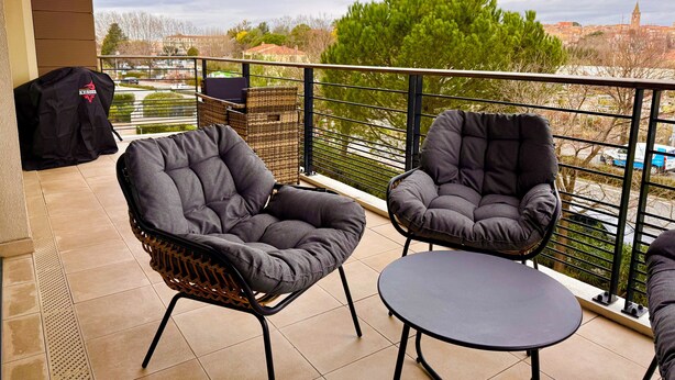 A balcony with two grey cushioned chairs and a small round table. - View of the Esterel massif from the Avant-Scene, Frejus on foot (Fréjus)