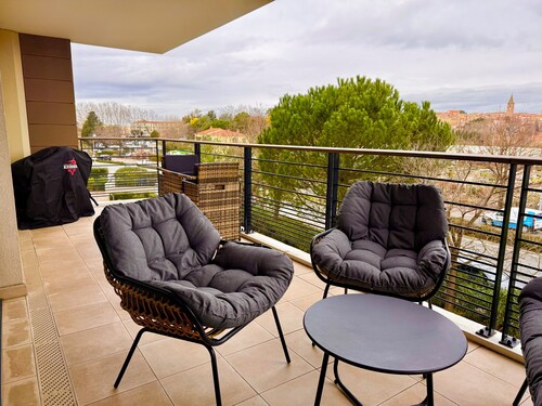 View of the Esterel massif from the Avant-Scene, Frejus on foot