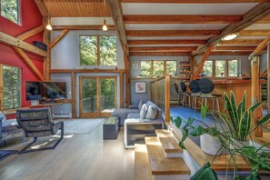 TV - Secluded 3BR Pet Friendly Home! [Pine Reflections] (Bar Harbor)