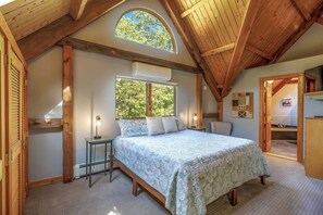 3 bedrooms, desk, iron/ironing board, travel cot - Secluded 3BR Pet Friendly Home! [Pine Reflections] (Bar Harbor)