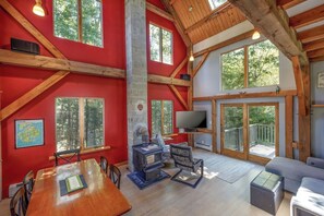 TV - Secluded 3BR Pet Friendly Home! [Pine Reflections] (Bar Harbor)