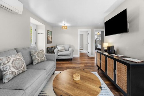 2BR + Deck 0.5mi to Park Entrance! [Carriage Loft]