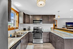 Fridge, microwave, oven, stovetop - 2 BR Renovated Bayside Apt Trenton! [Bayside Loft] (Trenton)