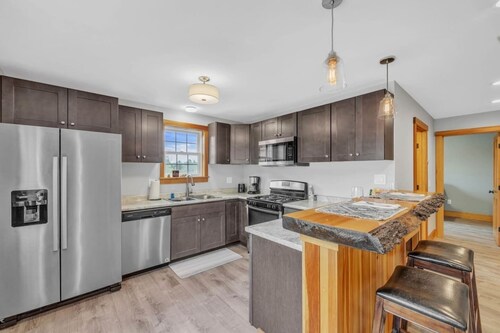 2 BR Renovated Bayside Apt Trenton! [Bayside Loft]