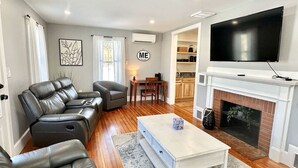 TV - 3 BR Home in Ellsworth [High St Haven] (Ellsworth)